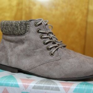 WOMEN'S ANKLE BOOTS SIZE 9